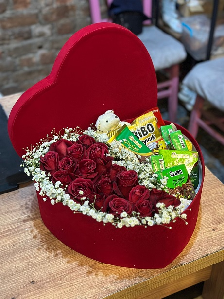 Karşıyaka çiçekçi özel gül buketi
